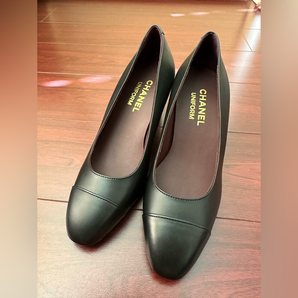 100% Authentic Chanel Uniform Black Leather Cap Toe Mid Heel Shoes Sz 35 New